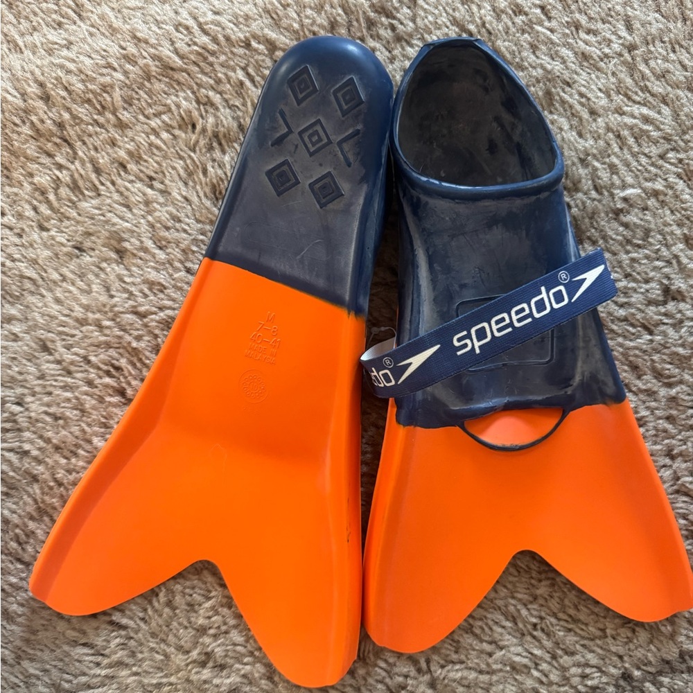 Speedo Swim Fins Size 7-8 New Without Tags